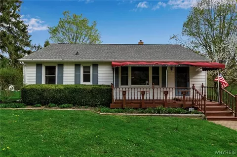 1598 Hubbard Rd, Aurora, NY 14052