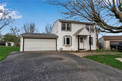 10 Elm Cir, Amherst, NY 14226