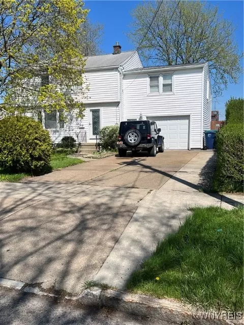 1039 100th St, Niagara Falls, NY 14304