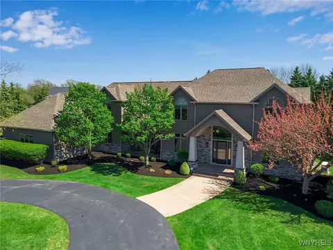 5276 Mallard Roost, Buffalo, NY 14221