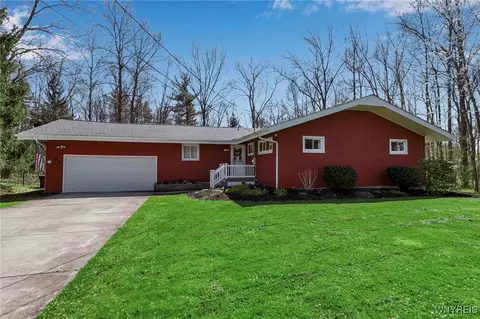 85 South Ln, Orchard Park, NY 14127