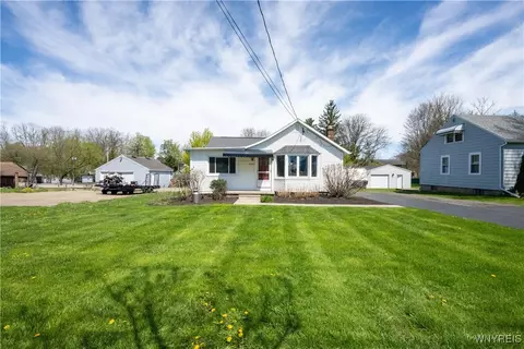 5048 Armor Duells Rd, Orchard Park, NY 14127