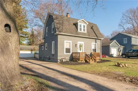 2005 Bowen Rd, Elma, NY 14059