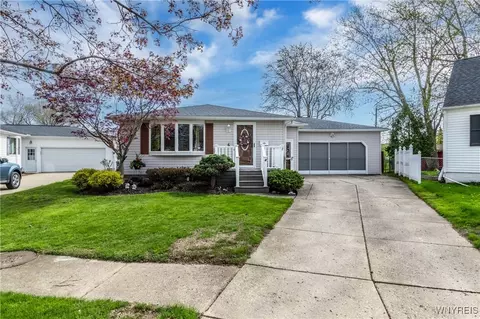 4 Rondelay Ct, Cheektowaga, NY 14227