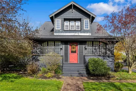 122 Garrison Rd, Amherst, NY 14221