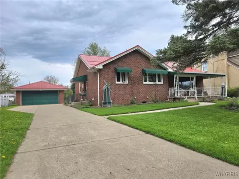 117 Willowdale Dr, West Seneca, NY 14224