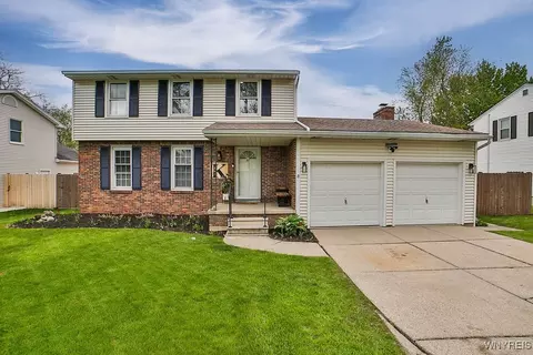 57 Colonial Dr, Grand Island, NY 14072