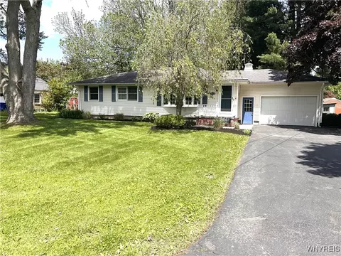 33 Lincoln Ave, Evans, NY 14006