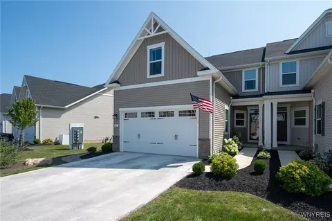 187 Sandstone Cir, Grand Island, NY 14072