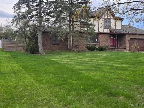 850 Willow St, Lockport, NY 14094