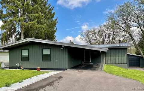 128 Old Glenwood Rd, Aurora, NY 14170