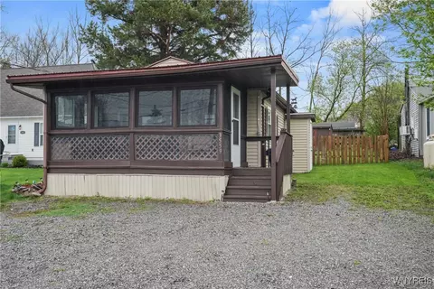 26 Lakeview Dr, Perry, NY 14530