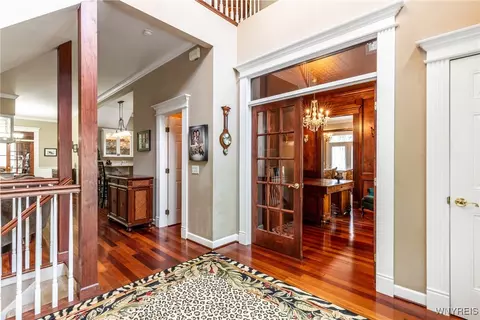 Entry Way - 976 River Rd, Porter, NY 14174 photo 4 of 7