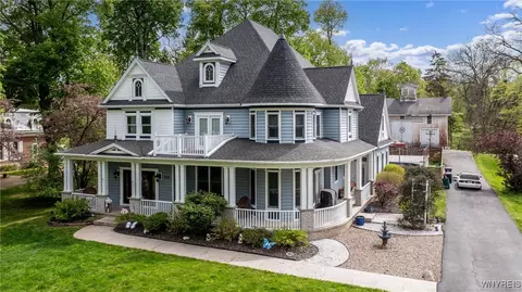 976 River Rd, Porter, NY 14174