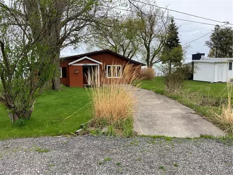 10641 Lakeshore Rd, Yates, NY 14098