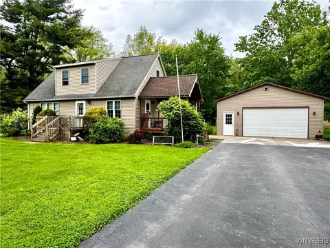 3821 Dale Rd, Hartland, NY 14067