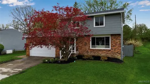 3971 Autumnway Ln, Hamburg, NY 14075