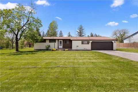 1152 Clearvue Dr, Alden, NY 14004
