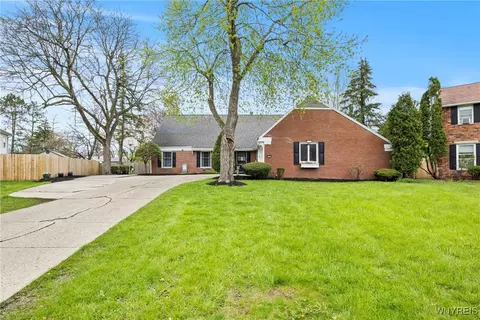 120 Carriage Cir, Amherst, NY 14221
