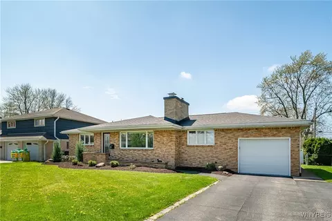 222 Fairways Blvd, Amherst, NY 14221