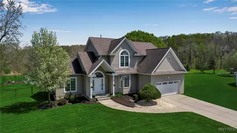 5245 Goodrich Rd, Clarence, NY 14031