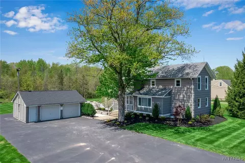 9895 Tonawanda Creek Rd, Clarence Center, NY 14032