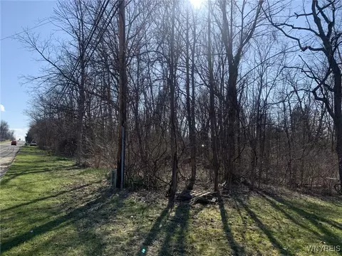 9438 Erie Rd, Evans, NY 14006