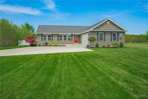 3643 Moyer Rd, Wheatfield, NY 14120