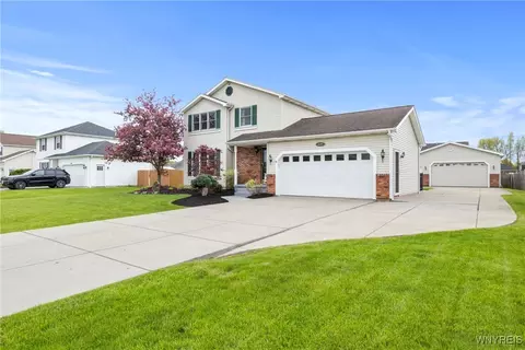 2630 Ferchen St, Wheatfield, NY 14304