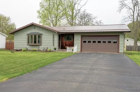 6654 Hamilton Dr, Evans, NY 14047