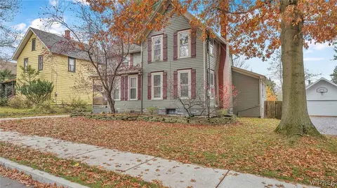 705 Oakwood Ave, Aurora, NY 14052
