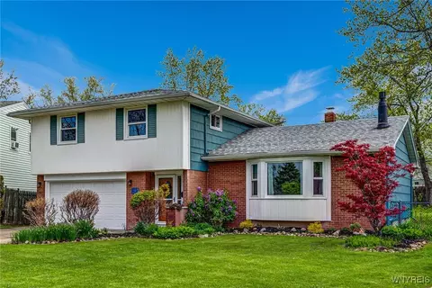 64 Huntleigh Cir, Amherst, NY 14226