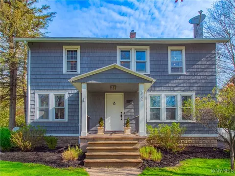 512 Ridge Ave, Aurora, NY 14052