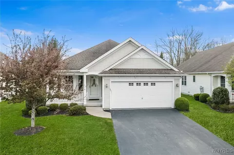 80 French Oaks Ln, East Amherst, NY 14051