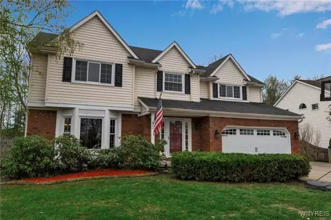 16 Southpoint Dr, Lancaster, NY 14086