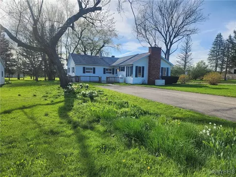 10319 Middle Rd, East Concord, NY 14055