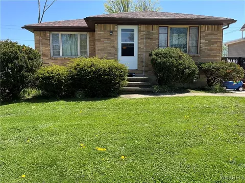 4679 Lake Shore Rd, Hamburg, NY 14075