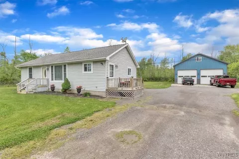 7683 Simms Rd, Royalton, NY 14094