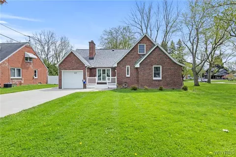 647 Center Rd, West Seneca, NY 14224