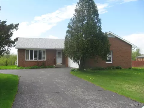 8498 Stringham Dr, Batavia, NY 14020