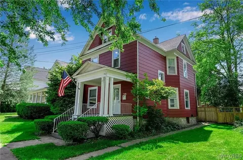 318 Washburn St, Lockport, NY 14094