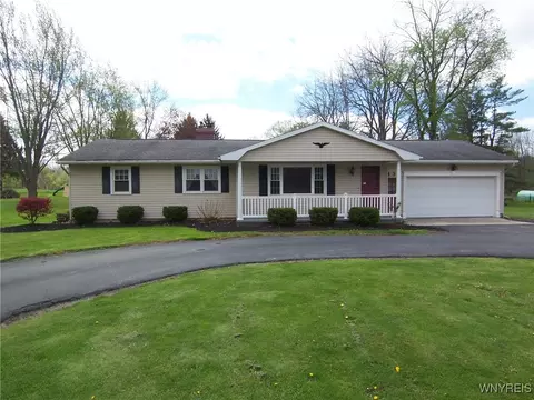 6440 Main Rd, Stafford, NY 14143