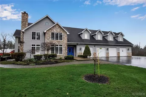100 May Dr, Elma, NY 14059
