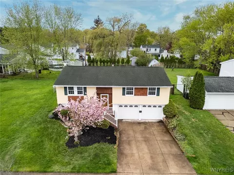 199 Heather Hill Dr, West Seneca, NY 14224