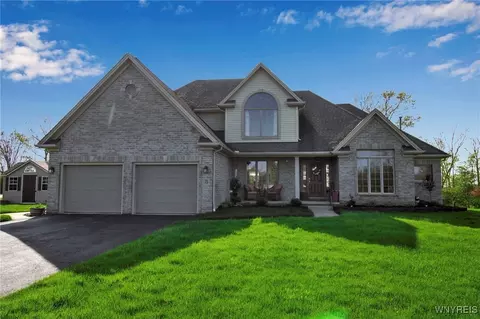 75 Stewart Ct, Aurora, NY 14052
