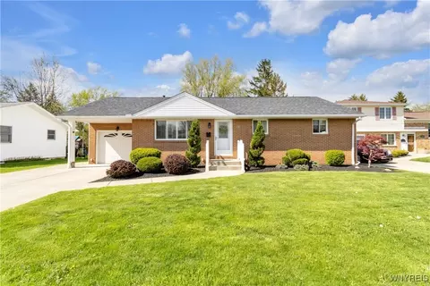 98 Elmsford Dr, West Seneca, NY 14224