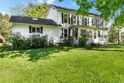 7508 Lakeside Rd, Ontario, NY 14519