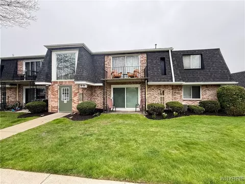 104 Foxberry Dr #A, Getzville, NY 14068
