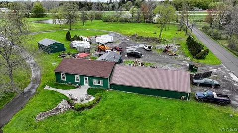 2572 Lakeview Rd, Hamburg, NY 14075