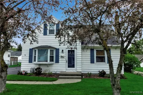 144 Briarwood Dr, West Seneca, NY 14224